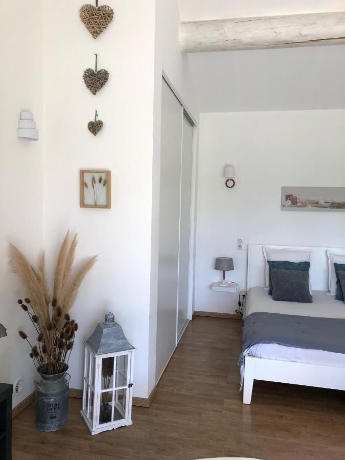 Gites Dans Mas En Pierres Robion en Luberon Экстерьер фото
